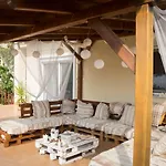 Sunny Garden Apartment *